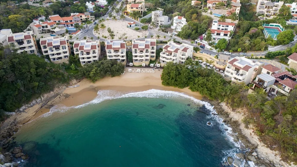 Compare and Explore Santa María Huatulco Hotels & Resorts from $153 Per  Night | Cheap Caribbean