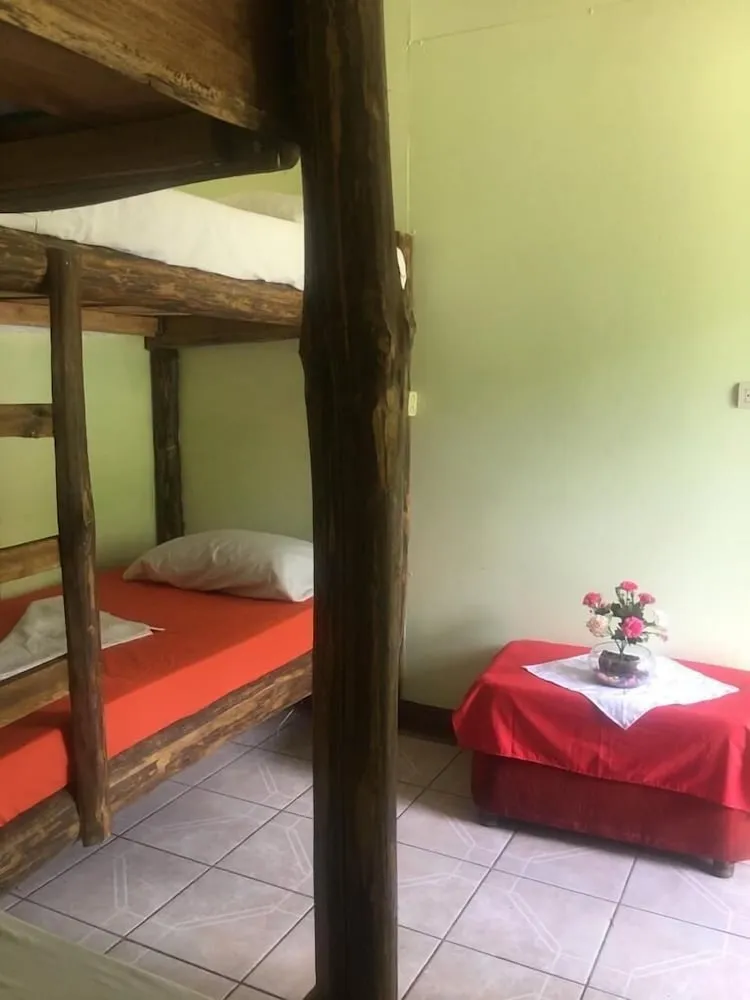 Hostel Rio Celeste Katira