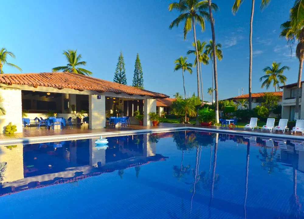 Cabo Blanco Hotel & Marina Barra de Navidad