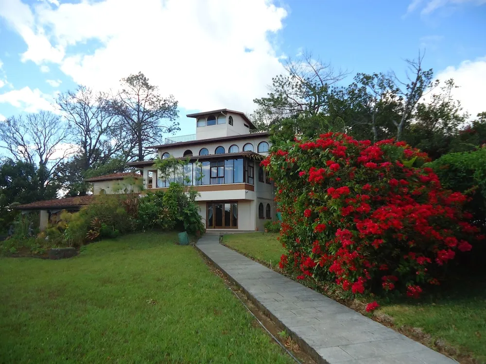 La Catalina Hotel and Suites Birrí