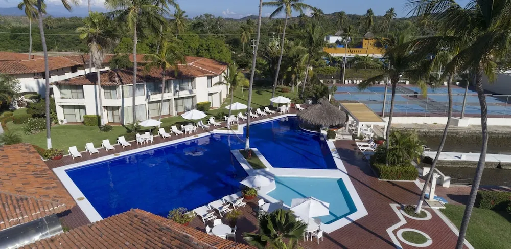 Cabo Blanco Hotel & Marina Barra de Navidad