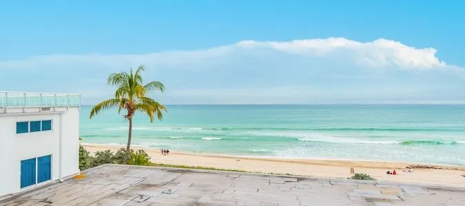 Private Residence at Castle Beach by LRMB Miami Beach