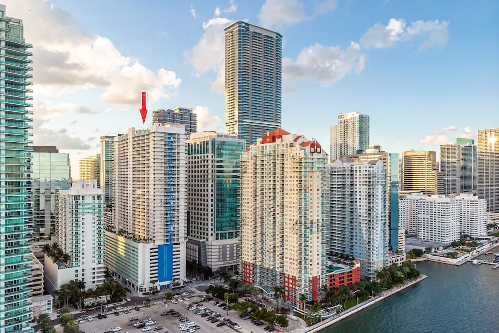 Luxury Apartments W Pool & Ocean views Miami