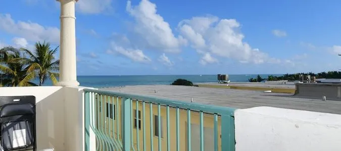 Miami World Rental - Carlisle 404 Surfside