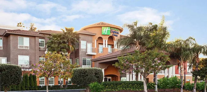 Holiday Inn Express & Suites CORONA Corona