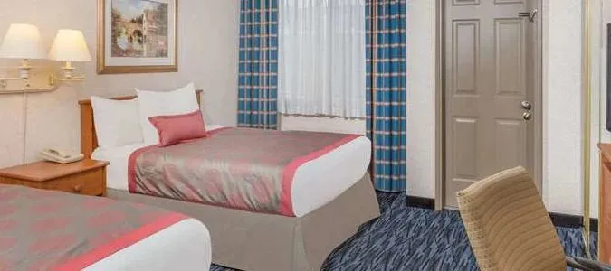 Ramada by Wyndham Kent Seattle Area Kent