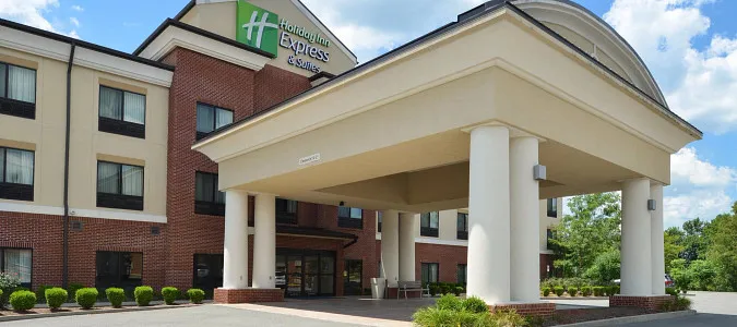 Holiday Inn Express & Suites FAIRMONT Fairmont