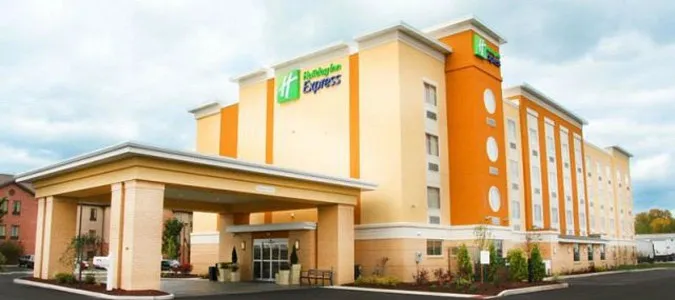 Holiday Inn Express TOLEDO NORTH Toledo