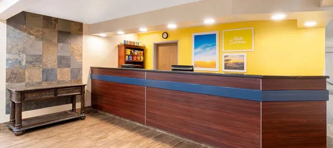 Days Inn & Suites by Wyndham Greeley Greeley