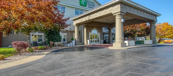 Holiday Inn Express & Suites OSHKOSH-SR 41 Oshkosh